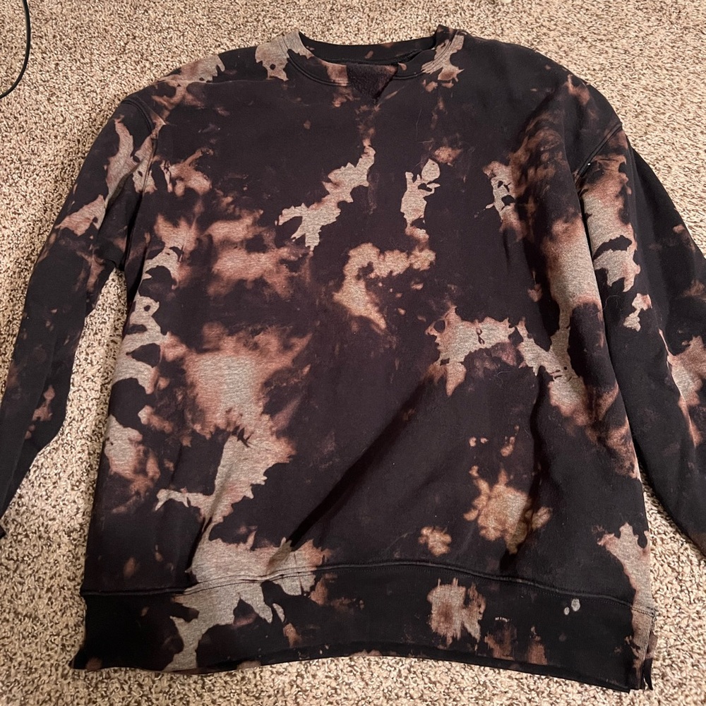 Black tie die crew neck